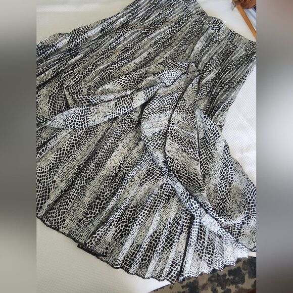 Lane Bryant Black and White Midi A-Line Pleated Skirt - Picture 9 of 11